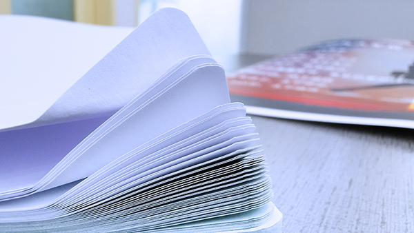 2022年Hexcel研發(fā)出了專有的狹縫紙技術用于快遞包裝